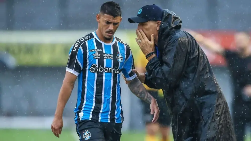 Grêmio avança à final do Gauchão, mas expulsão gera multa e insatisfação