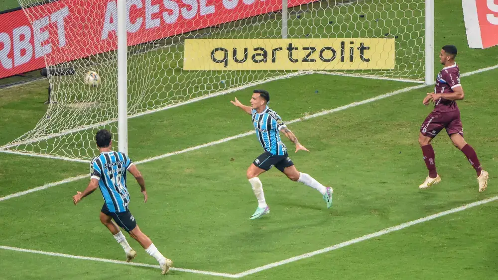 Grêmio vence Caxias e é finalista no Campeonato Gaúcho