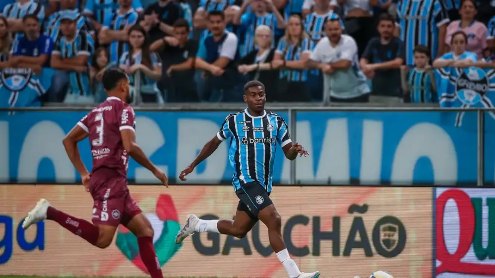 Lateral esquerda do Grêmio: Wesley ou Cuiabano para decisão do Gauchão?