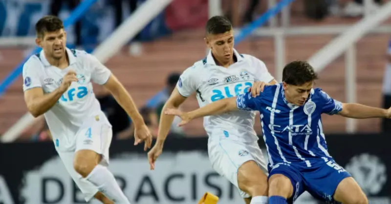 Grêmio: Falhas Defensivas Levam a Empate na Sul-Americana