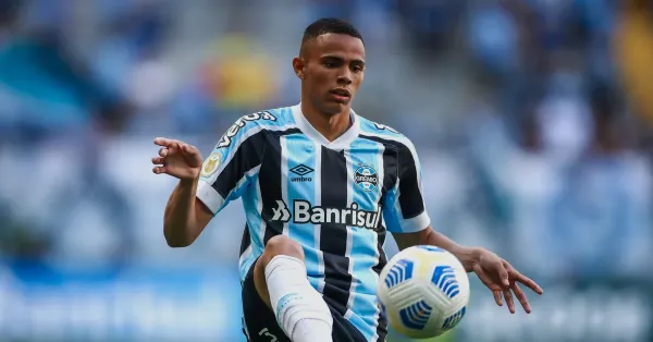 Vanderson: Destaque na Seleção e Possível Retorno ao Grêmio