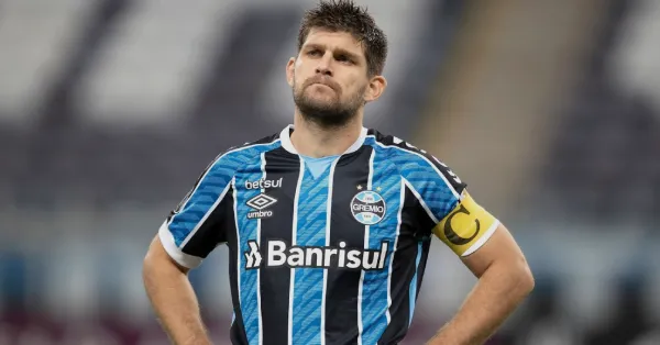 Grêmio: Risco de Saída Gratuita para Jogadores Chave e Emprestados - Mercado da Bola Atualizado