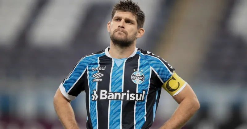 Grêmio: Risco de Saída Gratuita para Jogadores Chave e Emprestados - Mercado da Bola Atualizado