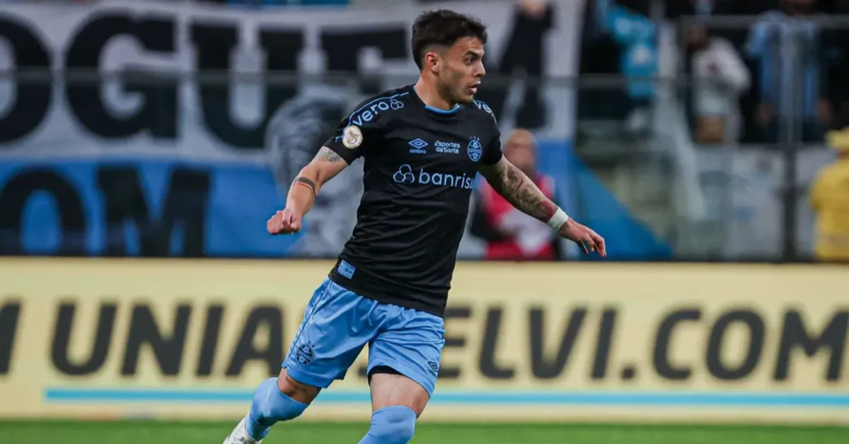 Carballo Fica no Grêmio: A Peça-Chave de Mano e o Desafio no Brasileirão