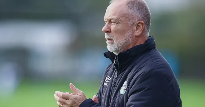 Grêmio: Mano Menezes Surpreende e Testa Escalação Estratégica Antes de Duelos Chave