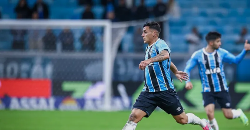 Grêmio Prepara Jogada Mestre no Mercado: Milhões a Caminho com Venda de Atacante