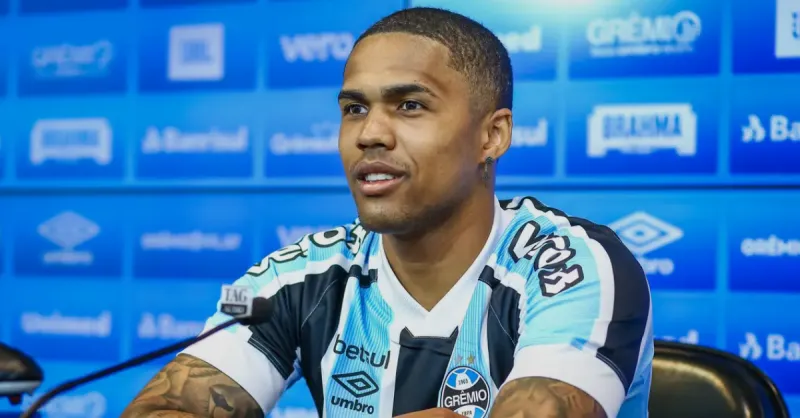 Douglas Costa: O Retorno Inesperado e a Dívida Milionária no Grêmio