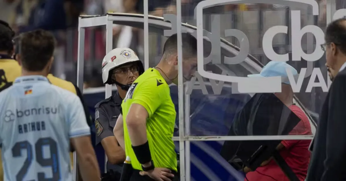 Grêmio vs. Arbitragem: Pedido de Anulação de Cartões e Ofensiva por Qualidade Nacional