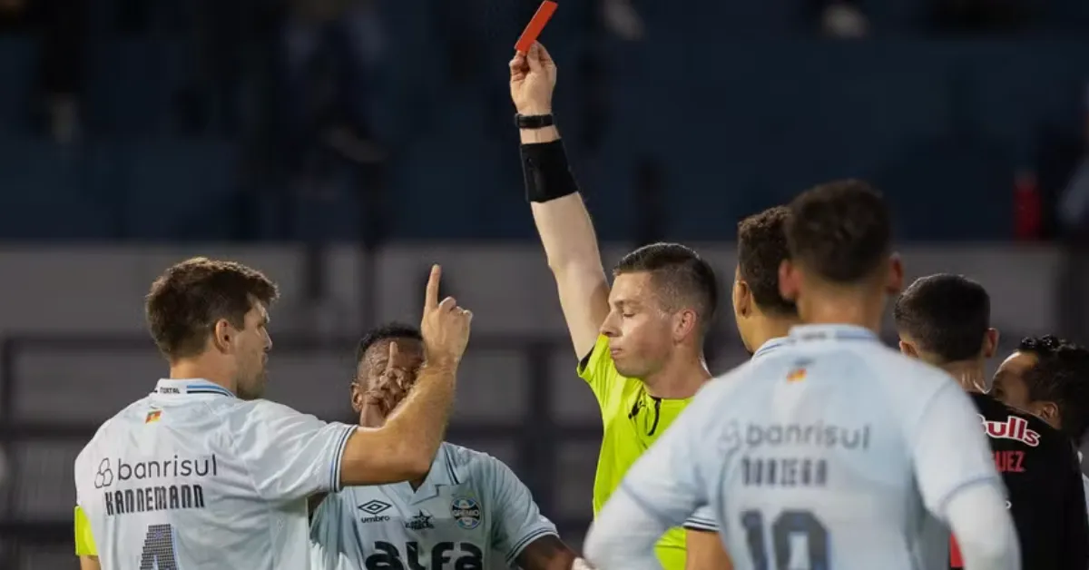 STJD: Grêmio Perto de Anular Cartões de Kannemann e Marlon – Precedente Inédito no Futebol Brasileiro