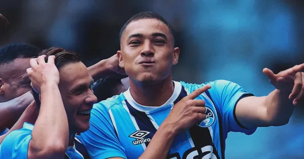 Carlos Vinícius Iguala Jardel: Novo Ídolo no Grêmio?