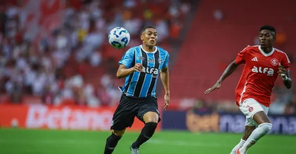 Carlos Vinicius Brilha: Comparativo Goleador com Suárez no Grêmio