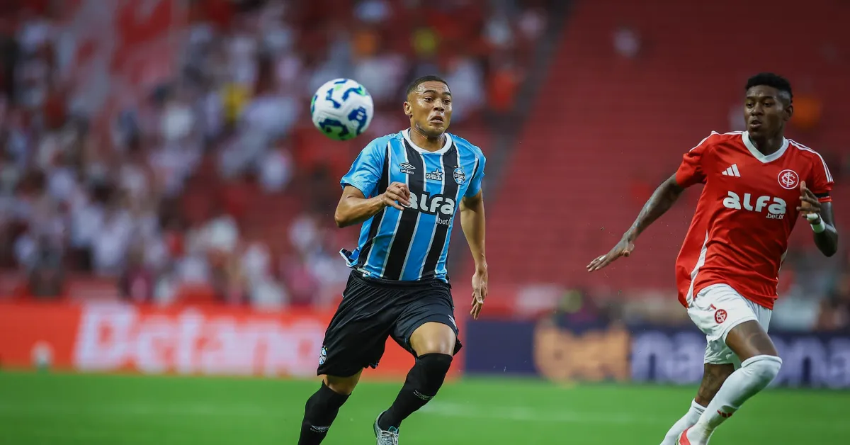 Carlos Vinicius Brilha: Comparativo Goleador com Suárez no Grêmio