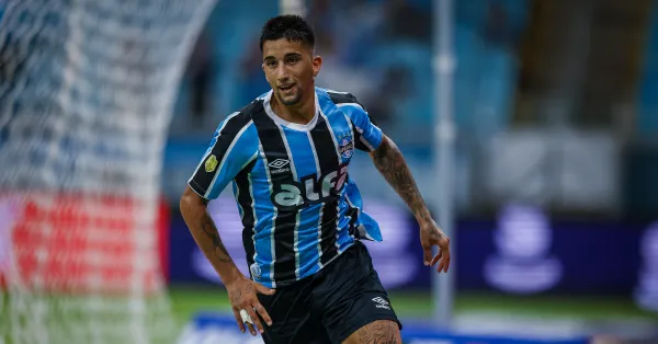 Impasse Kike Olivera: Grêmio Avalia Acionar FIFA Contra Nacional-URU